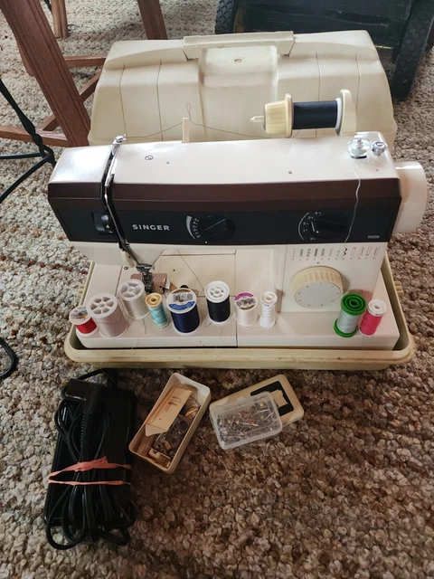 Máquina de coser vintage Singer modelo 5528 con pedal/cable de alimentación/estuche