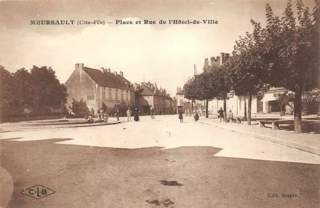 MEURSAULT - Place et Rue de l'Hôtel de Ville  (Côte d'Or)