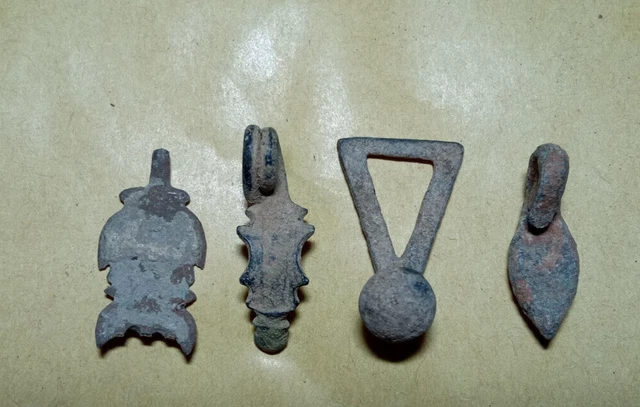 Lote De Adornos De Caballeria Y Pinjantes Romanos - Lot Of Roman Pendants - Rome