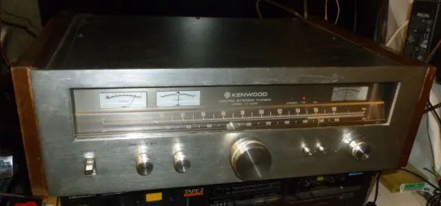 Kenwood Vintage KT-8300 High End AM/FM Tuner With B-8 Walnut Veneer Side Panels