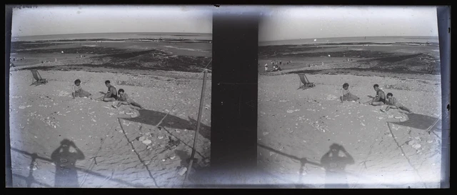 Famille Plage c1930 Photo NEGATIVE Plaque Stereo Vintage V36L7n 