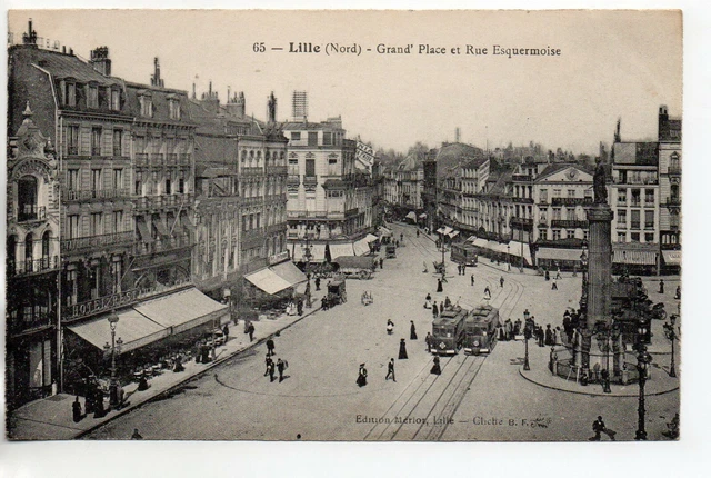 LILLE - Nord - CPA 59 - la grand'Place et rue Esquermoise - tramways petit plan