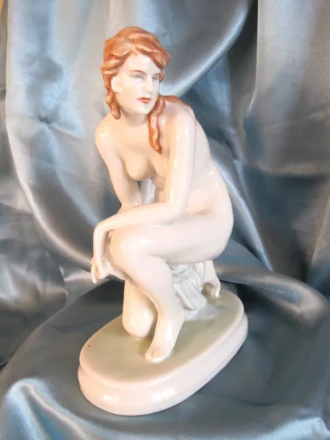 Art Deco Porzellanfigur Die Badende Nackte Hockende Akt Porzellan gemarkt 23 cm