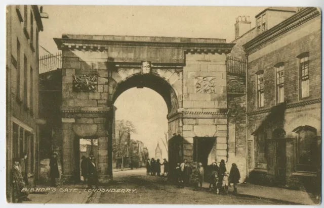 Bishop's Gate Londonderry Northern Ireland Vintage Postcard C2