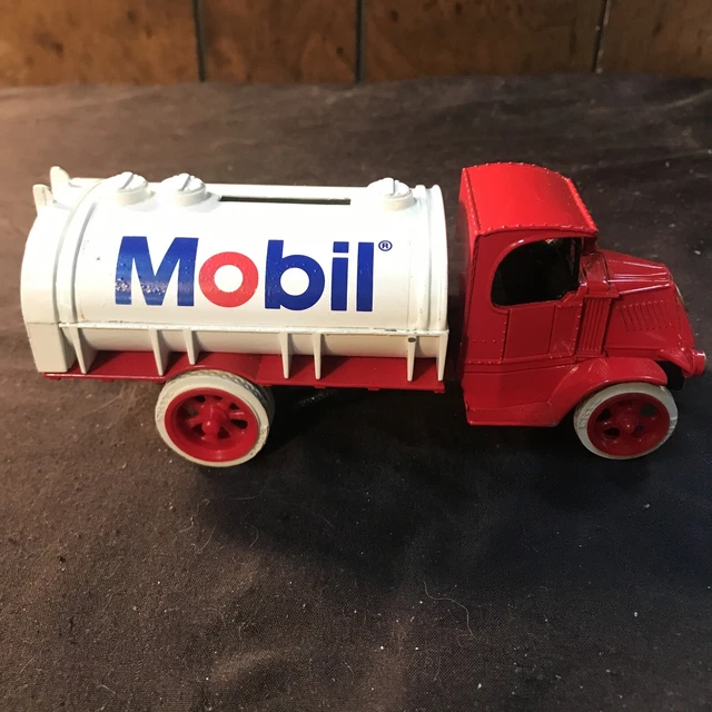 Ertl Mobil 1926 Mack Tanker Diecast Coin Bank 1:38 scale