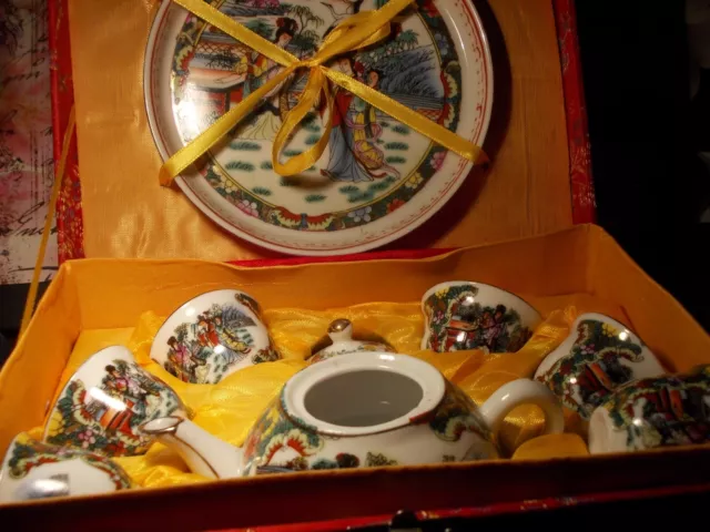 Service à thé chinois porcelaine miniature dans coffret plateau tasses théière