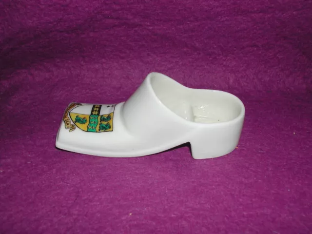 GOSS CRESTED China Queen Elizabeth Riding Shoe. Frinton On Sea Crest £4 ...