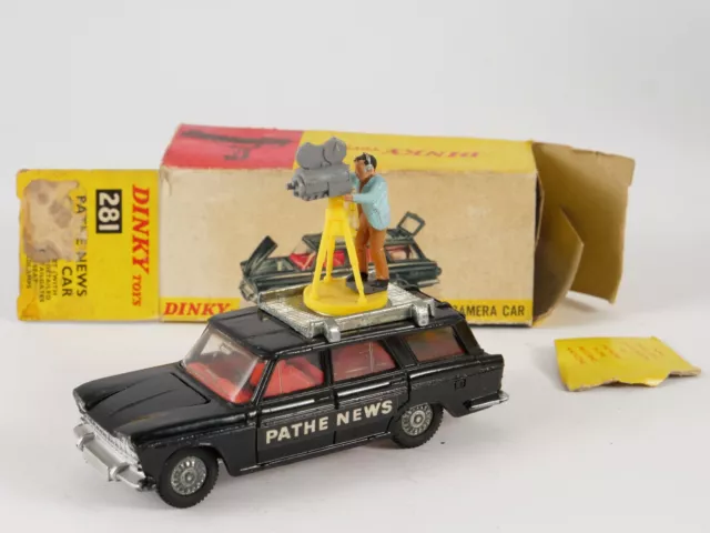 Dinky Toys GB n° 281 Fiat 2300 PATHE NEWS Camera car en boîte 1/43