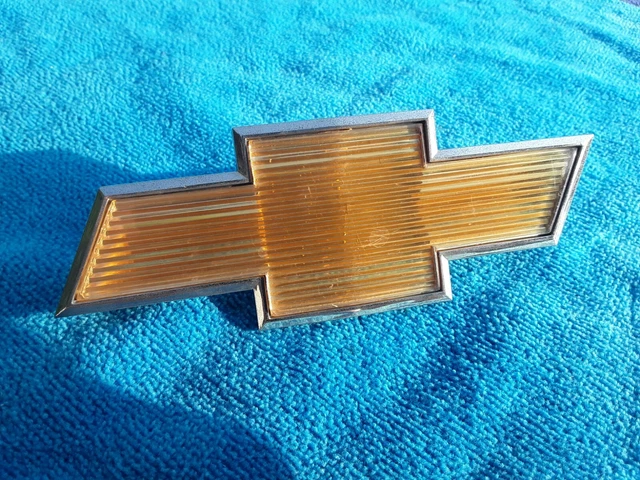 Original Gm 1982-90 Chevy S10 Gold Grille Bowtie Emblem Front Nice Used 15591449