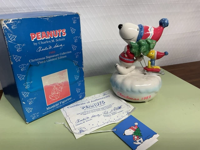 VINTAGE PEANUTS WILLITTS Snoopy & Woodstock On Sled Music Box