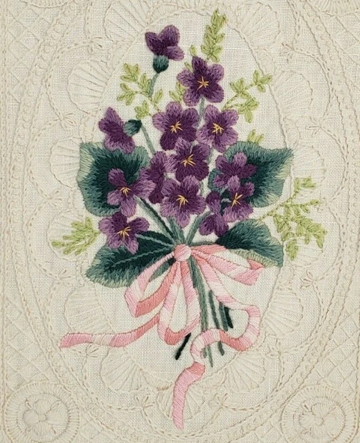 Encaje Vintage Encaje Crewel Bordado Violetas sobre Ilusión 10.25""X13.25"" Floral