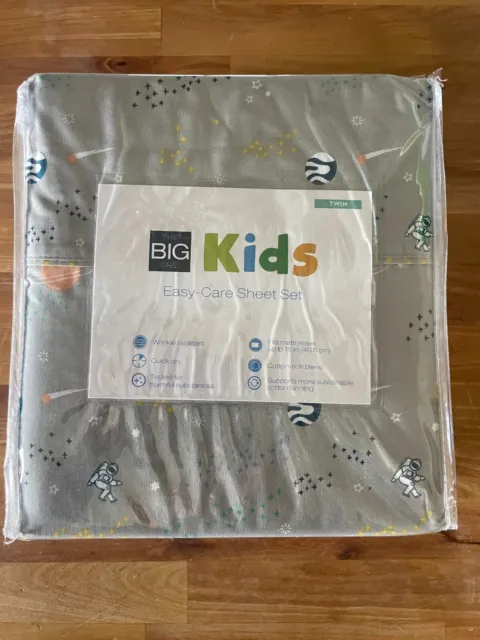 The Big One Kids Easy Care Twin Sheet Set Space Themed  Brand New Free Shipping