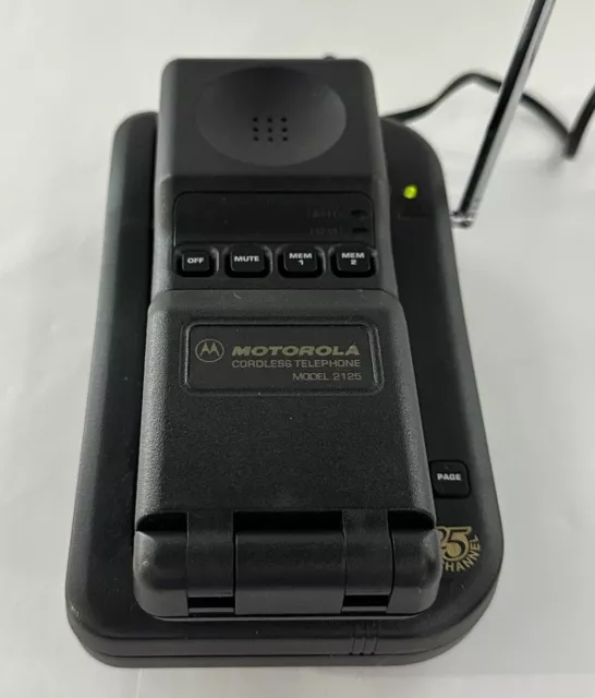 VINTAGE MOTOROLA CORDLESS Flip Phone Model 2025 w/ Retractable Antenna