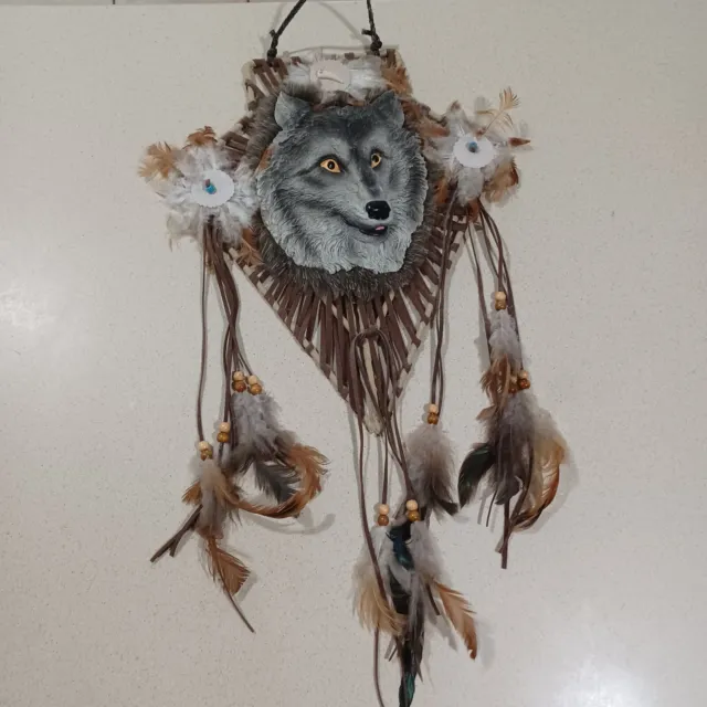 WOLF SPIRIT DREAM CATCHER WITH FEATHERS WALL HANGING DECORATION. 3D Ceramics. PO