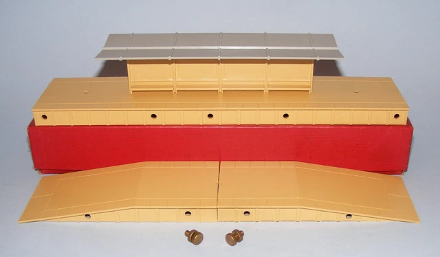 Hornby R514 OO Gauge Island Pier Canopy - 2 Canopies & 4 Diecast Supports, Platform Not Included