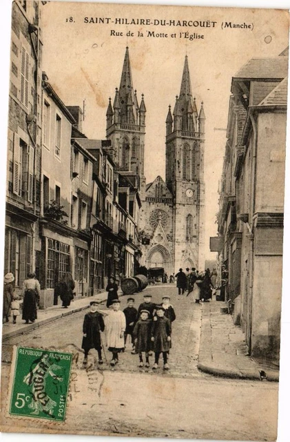 CPA AK St-HILAIRE-du-HARCOUET - Rue de la Motte et l'Église (209552)