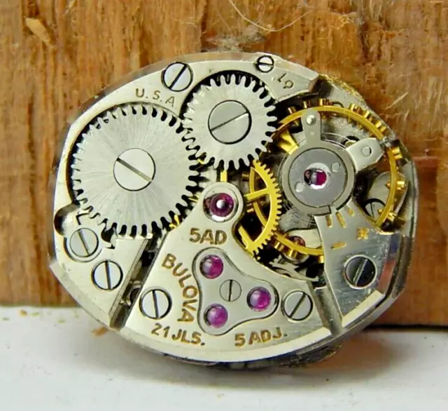 Vintage 1959 Bulova 5AD 21 jewel 5 Adjustment wrist watch movement with dial