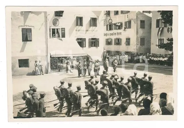 Estate 1932 SARENTINO (BZ) Parata militare in piazza *Foto RARA 9x6 cm