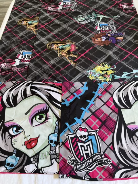 Monster High Curtain 64” x 40” Rod Pocket Pink /Black  W/Bonus Pillowcases