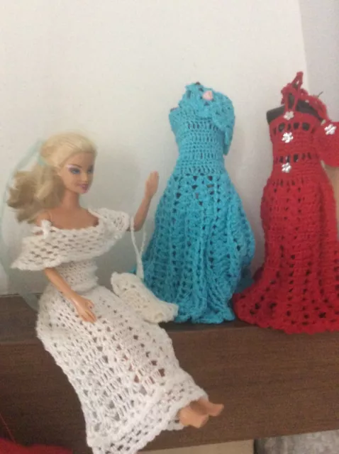 Abito+ Accessori borsa o cappello  uncinetto per Barbie pacchetto con 3 abiti 2