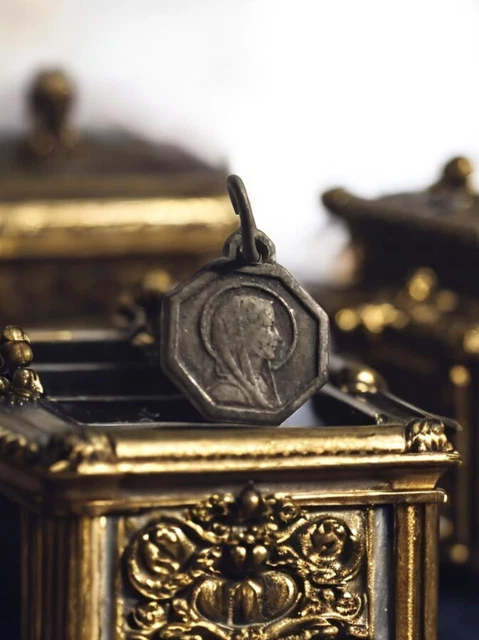 Médaille Religieuse Vintage En Métal - Catholicisme - Occasion
