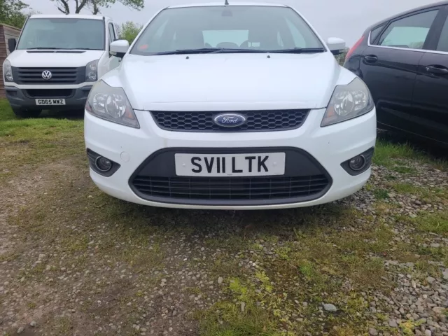 FORD FOCUS ZETEC MK2.5 Front Bumper White.