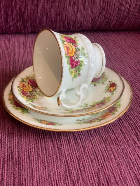 Vintage Elizabethan English Garden Trio Teacup Set - Delicate Charm for Tea Time 2