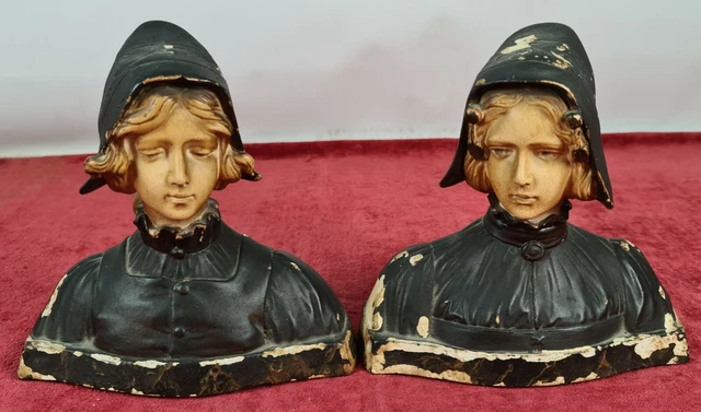 Paire De Bustes De Dames. Stuc Peint À La Main. Sceau Inconnu. Xxe Siècle.