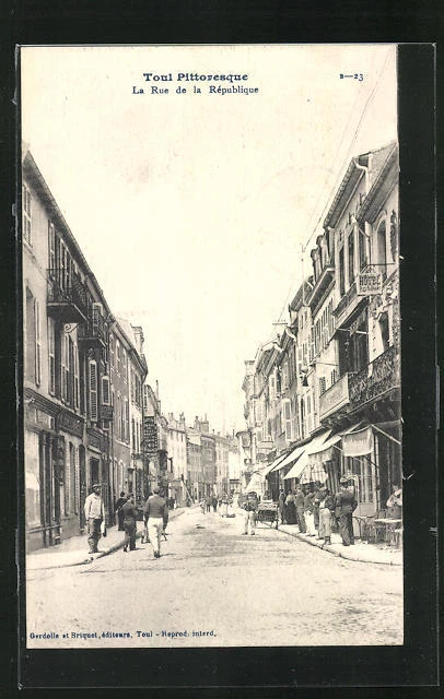 CPA Toul, La Rue de la République, street view