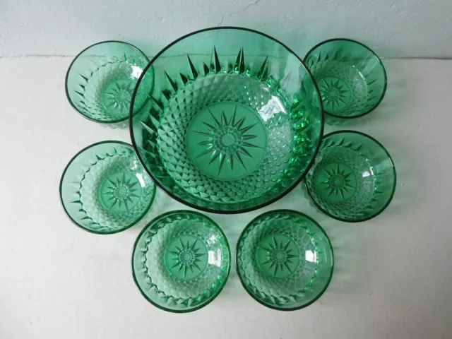 saladier et 6 coupelles en verre taillé vert, Arcoroc France, vintage années 70