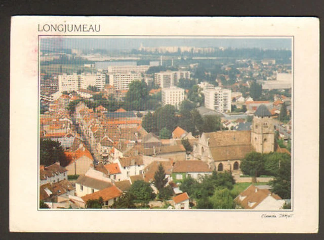 LONGJUMEAU (91) VILLAS , RESIDENCES & EGLISE en vue aérienne
