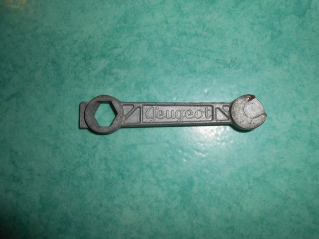 BOITE A OUTILS Peugeot Velo Moto Mobylette Peugeot EUR 10,00 - FR