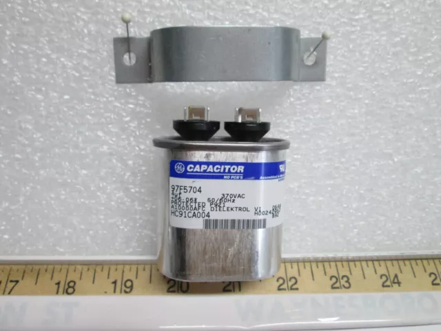 GE Genteq  Oval  RUN CAPACITOR 4 uf MFD 370VAC HC91CA004 Carrier Bryant Tempstar