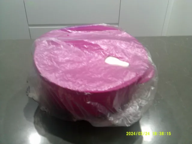 Tupperware Crystal Wave Microwave Reheatable Heat N Eat ( 4 Litres ) ( New ).