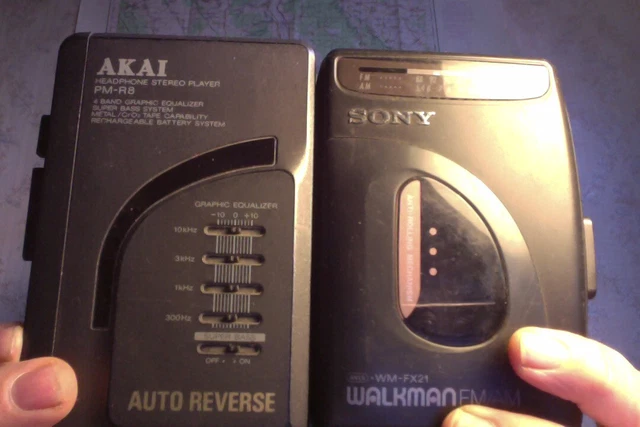SONY WALKMAN CASSETTE Player FM/AM Radio WM-FX21 w/MDR-110 Headphones