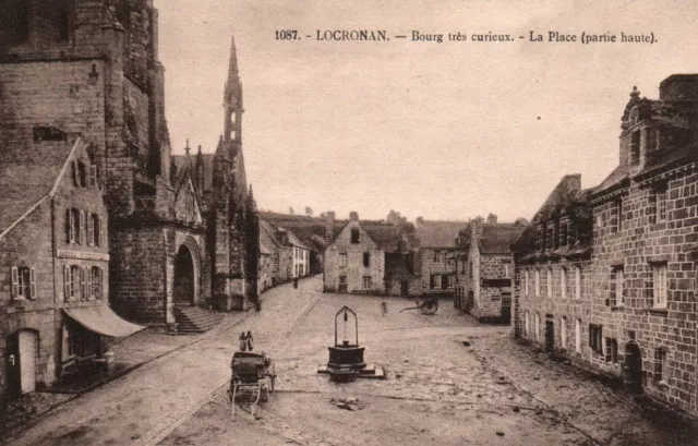 CPA 29 - LOCRONAN (Finistère) - 1087. La Place (partie haute)