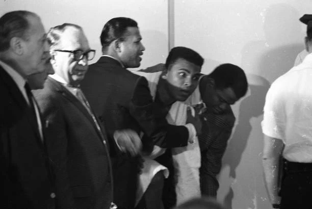 WORLD HEAVYWEIGHT TITLE Muhammad Ali V Sonny Liston 1964 Old Boxing ...