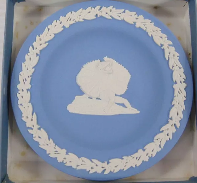 Wedgwood Jasper Ware Frilled Neck Lizard White On Pale Blue Round Tray Pin Dish