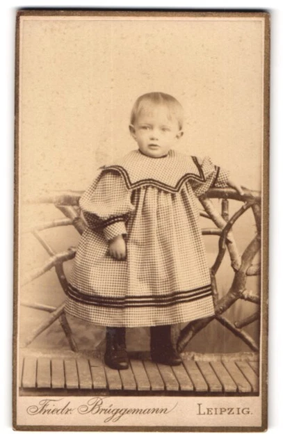 Fotografie Friedr. Brüggemann, Leipzig, Eisenbahnstr. 1, Portrait süßes Kleinki