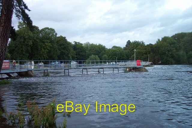 Photo 6x4 Weir at Whitchurch Lock in flood Pangbourne The weir at Whitchu c2007