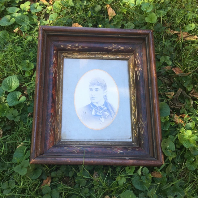 Antique Eastlake Victorian Red & Gold Wood  Picture Frame 8x10 Victorian Lady