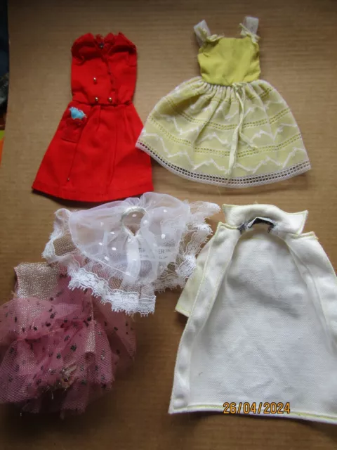 Lot de Vêtements Vintage Mattel Skipper ( barbie ) robes & autres Année 63