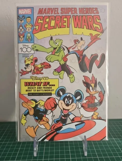 AMAZING SPIDER-MAN #37 - DE LORENZI DISNEY100 SECRET WARS VARIANT (Marvel, 2023)