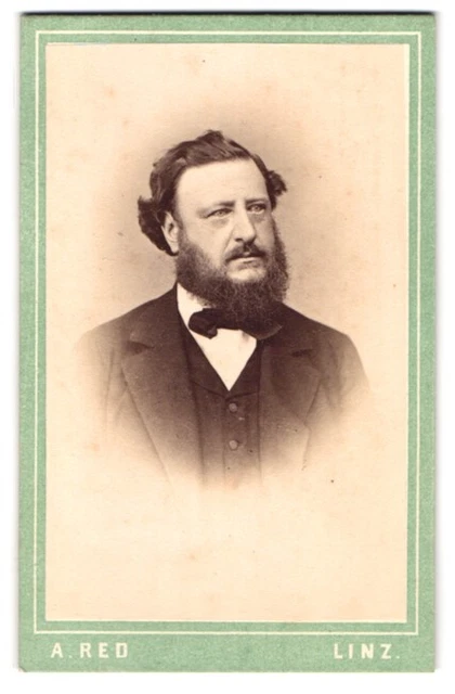 Fotografie A. Red, Linz, Portrait stattlicher Herr mit Vollbart im Anzug