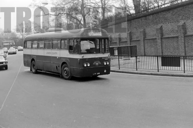 35 mm Negativ London Transport AEC Regal IV Metro Cammell RF48 LYF399 1973