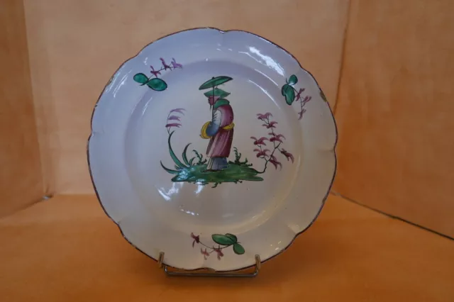 ASSIETTE - EN FAIENCE – CHINOIS  LES ISLETTES 18 EME SIECLE – XVIII ème siècle -