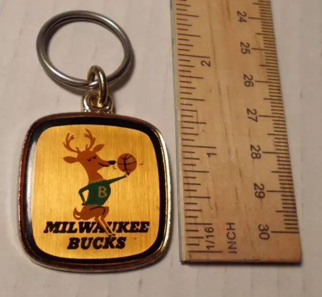 Keychain Milwaukee Bucks Metal Enamel Logo  Basketball Vintage Metal