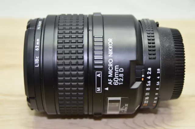 Neuwertiges Objektiv Nikon AF Micro Nikkor 60mm Macro 1:2,8 D
