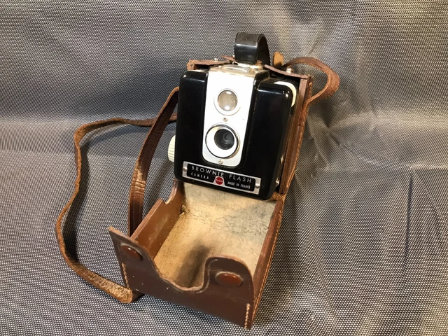 Ancien Appareil Photo KODAK BROWNIE Starlet Camera - Boîtier Vintage Occasion Fonctionnel