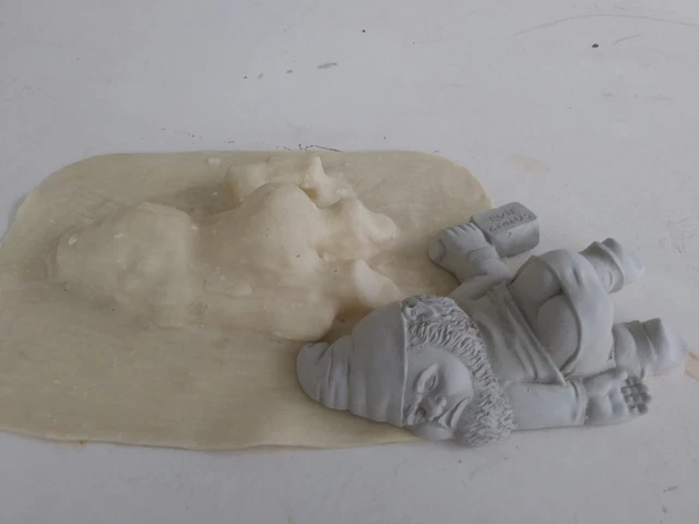 Molde De Látex De Gnome Para Yeso Concreto Cemento